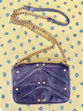 Badgley MISCHKA Light Gray Leather Chain Link Crossbody Shoulder Bag Small.